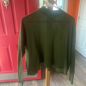 Green turtle neck long sleeve shirt
